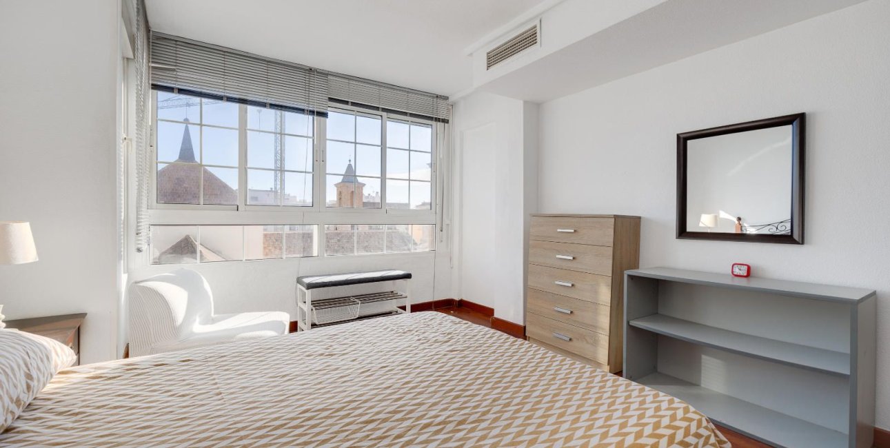 Resale - Apartment / flat -
Torrevieja - Centro