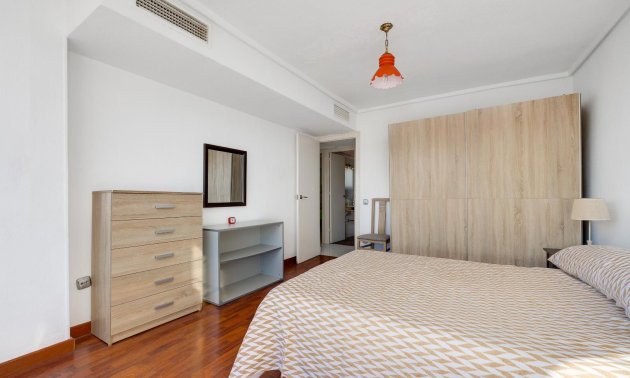 Resale - Apartment / flat -
Torrevieja - Centro