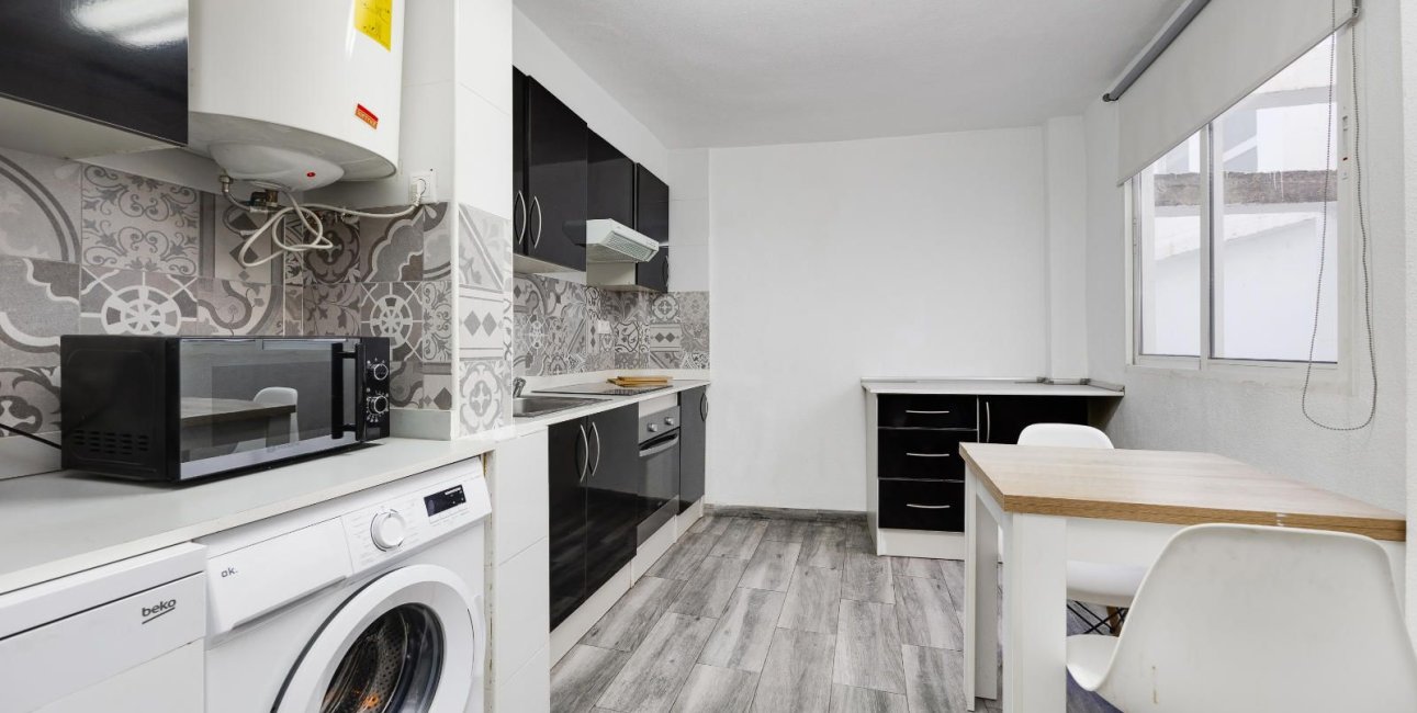 Resale - Apartment / flat -
Torrevieja - Centro