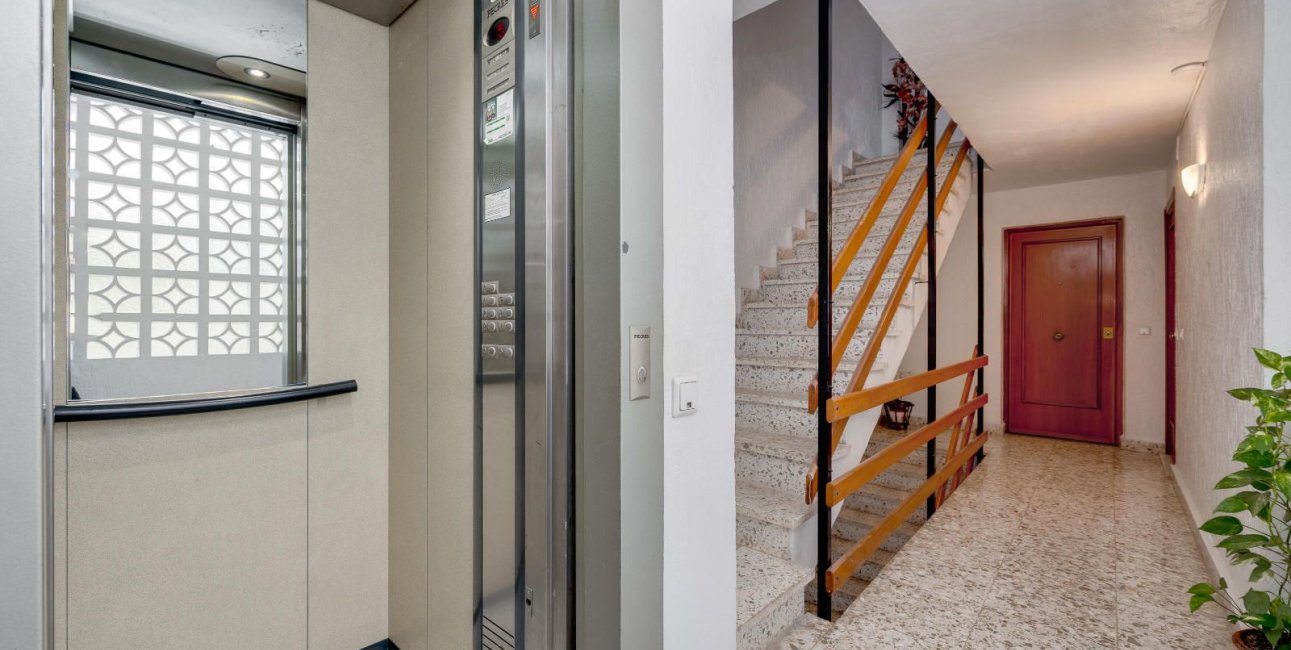 Resale - Apartment / flat -
Torrevieja - Centro