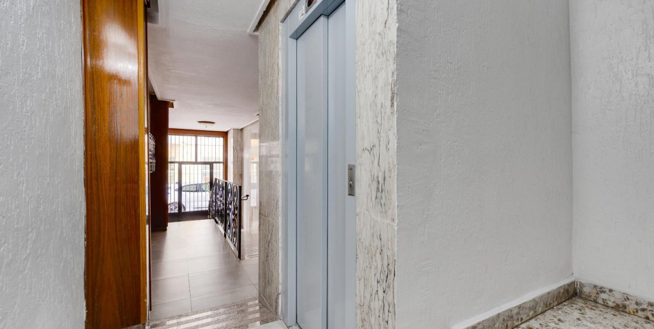 Resale - Apartment / flat -
Torrevieja - Centro