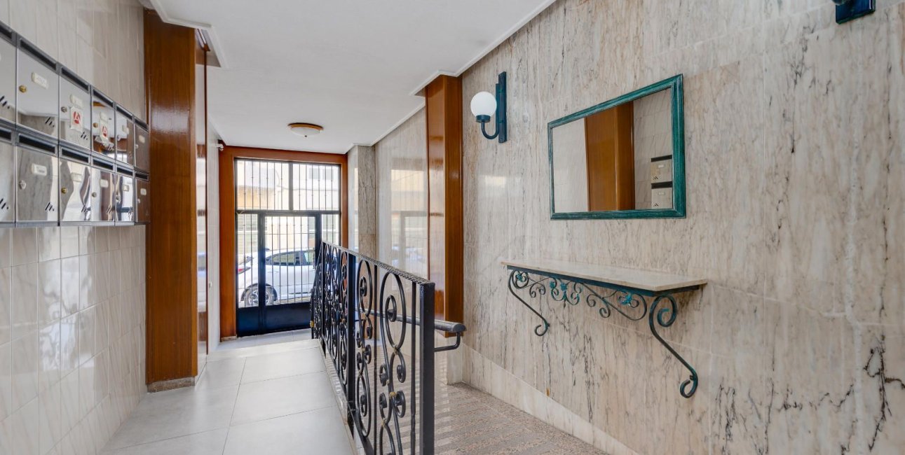 Resale - Apartment / flat -
Torrevieja - Centro