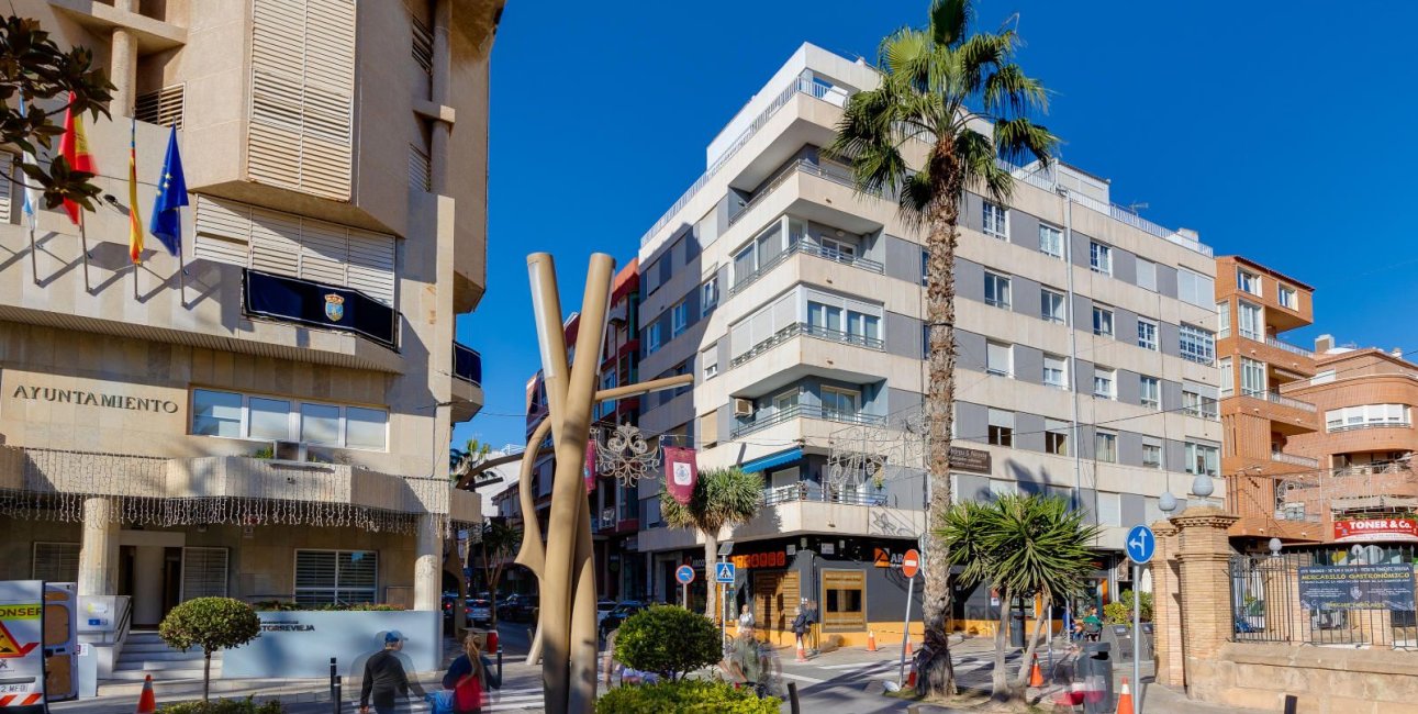 Resale - Apartment / flat -
Torrevieja - Centro