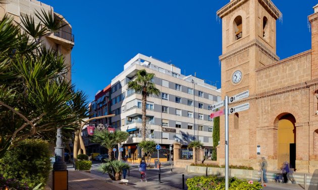 Resale - Apartment / flat -
Torrevieja - Centro