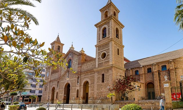 Resale - Apartment / flat -
Torrevieja - Centro