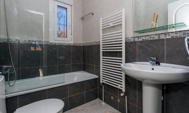 Resale - Villa -
Benimar - Rojales Hills