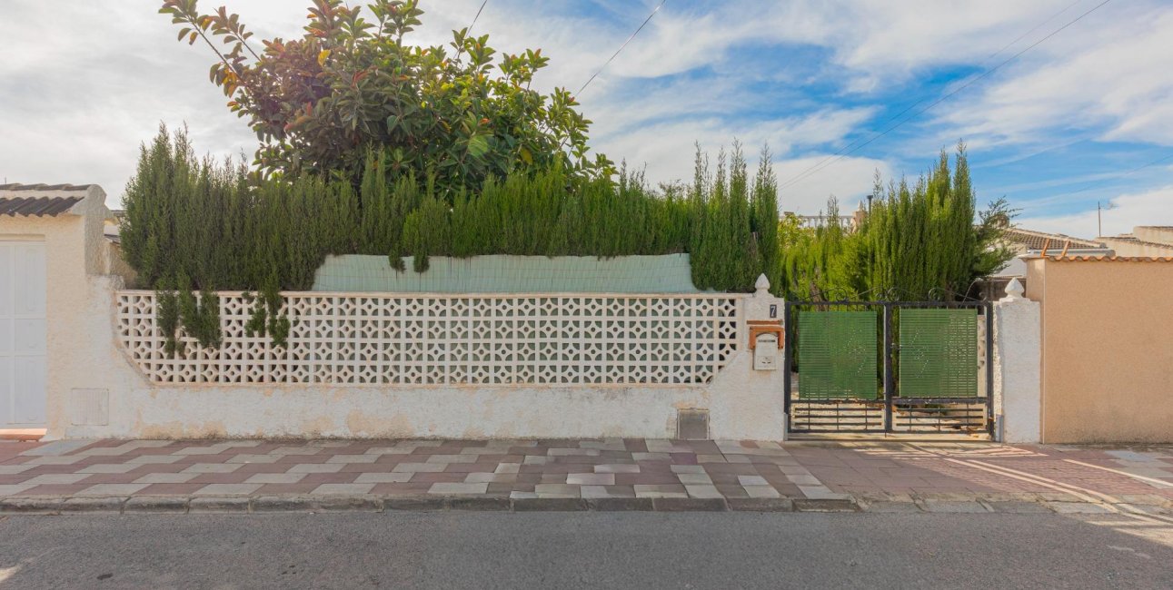 Resale - Villa -
Torrevieja - San Luis - Chaparal