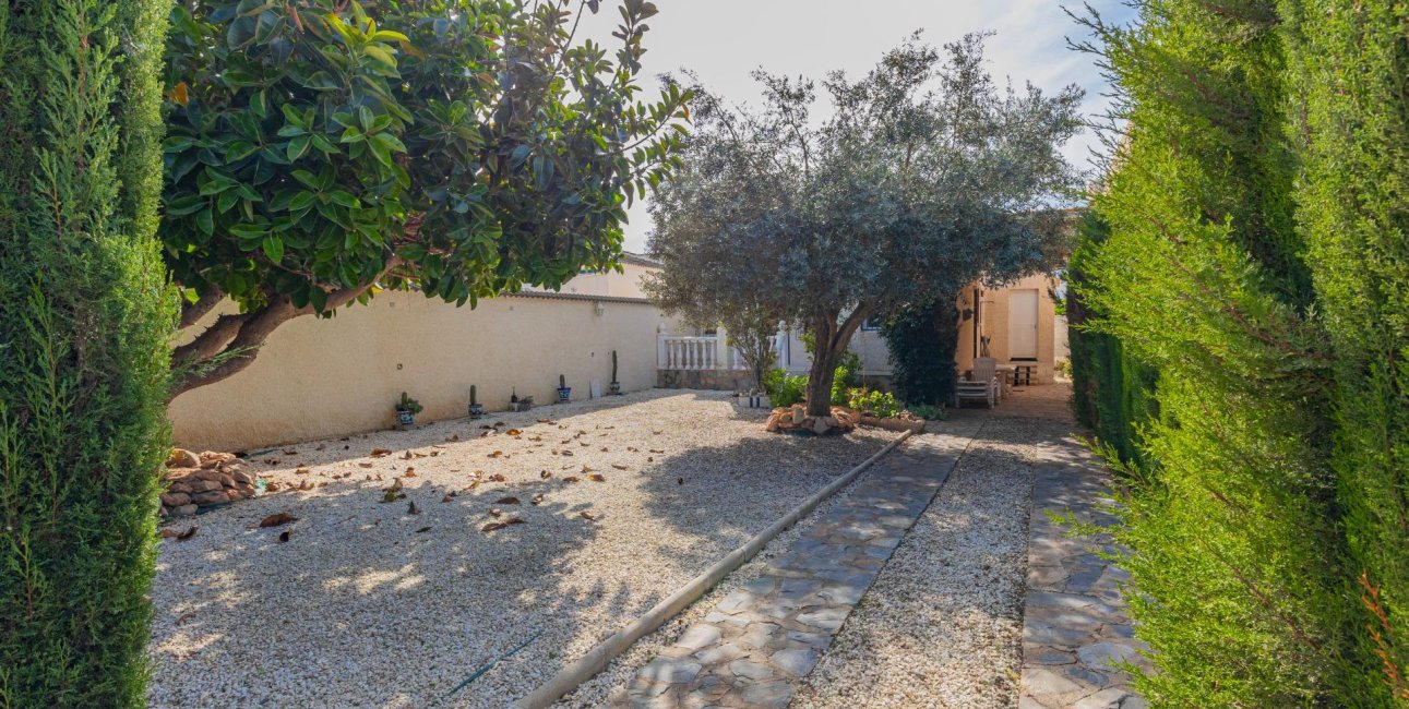 Resale - Villa -
Torrevieja - San Luis - Chaparal