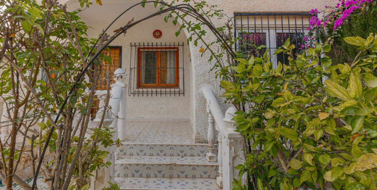 Resale - Villa -
Torrevieja - San Luis - Chaparal