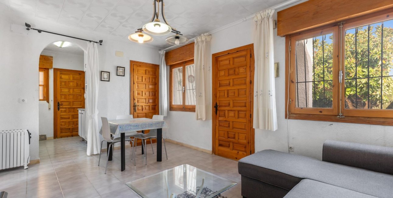 Resale - Villa -
Torrevieja - San Luis - Chaparal