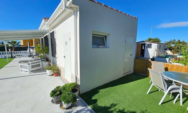 Rynek wtórny - Willa -
La Marina - La Marina - Urbanization