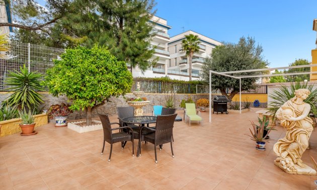 Resale - Townhouse -
Orihuela Costa - Villamartin