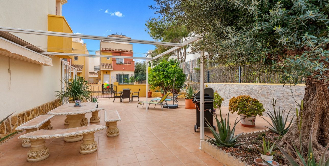 Resale - Townhouse -
Orihuela Costa - Villamartin