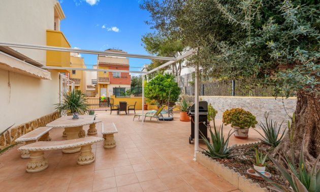 Resale - Townhouse -
Orihuela Costa - Villamartin