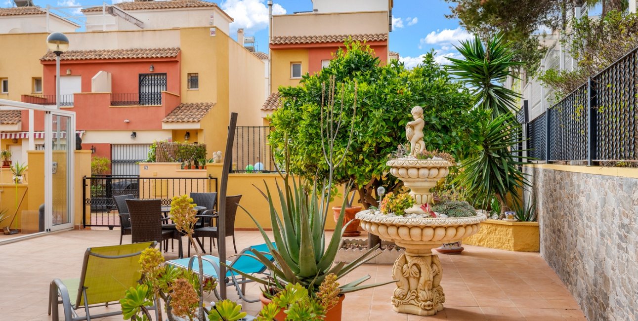 Resale - Townhouse -
Orihuela Costa - Villamartin