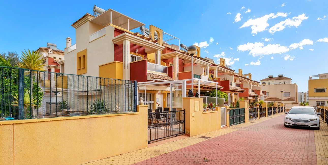 Resale - Townhouse -
Orihuela Costa - Villamartin