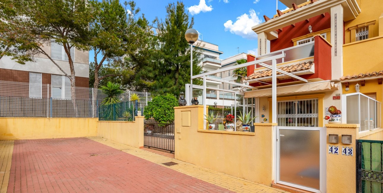 Resale - Townhouse -
Orihuela Costa - Villamartin