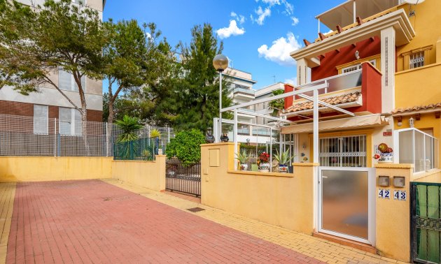Resale - Townhouse -
Orihuela Costa - Villamartin