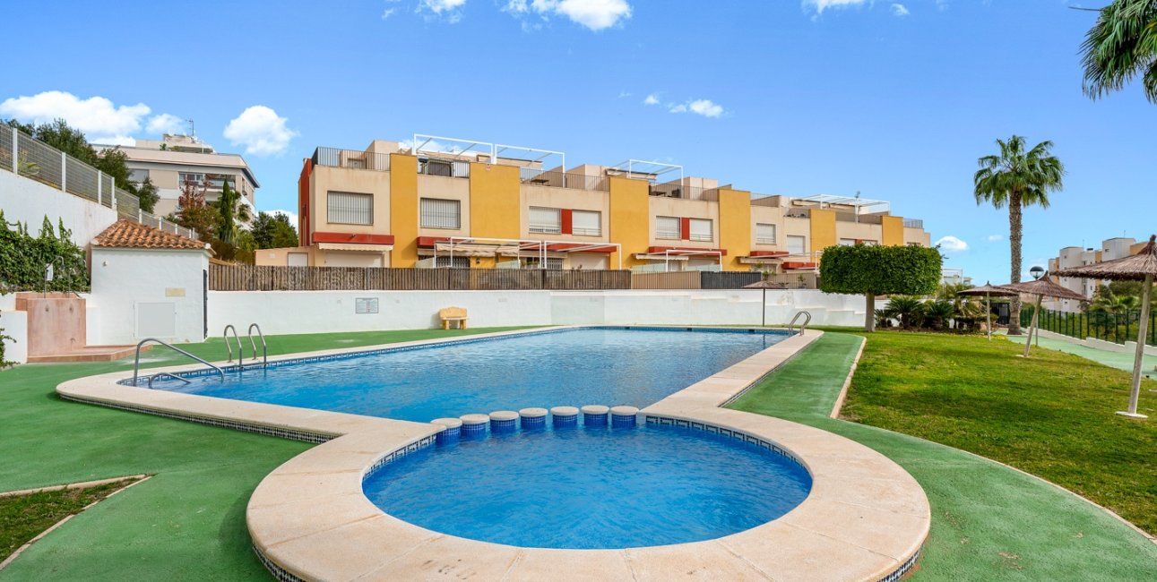 Resale - Townhouse -
Orihuela Costa - Villamartin