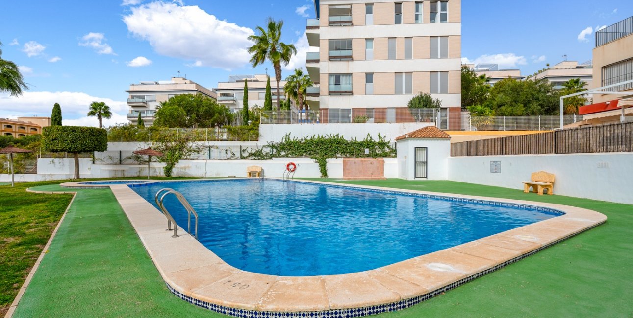 Resale - Townhouse -
Orihuela Costa - Villamartin