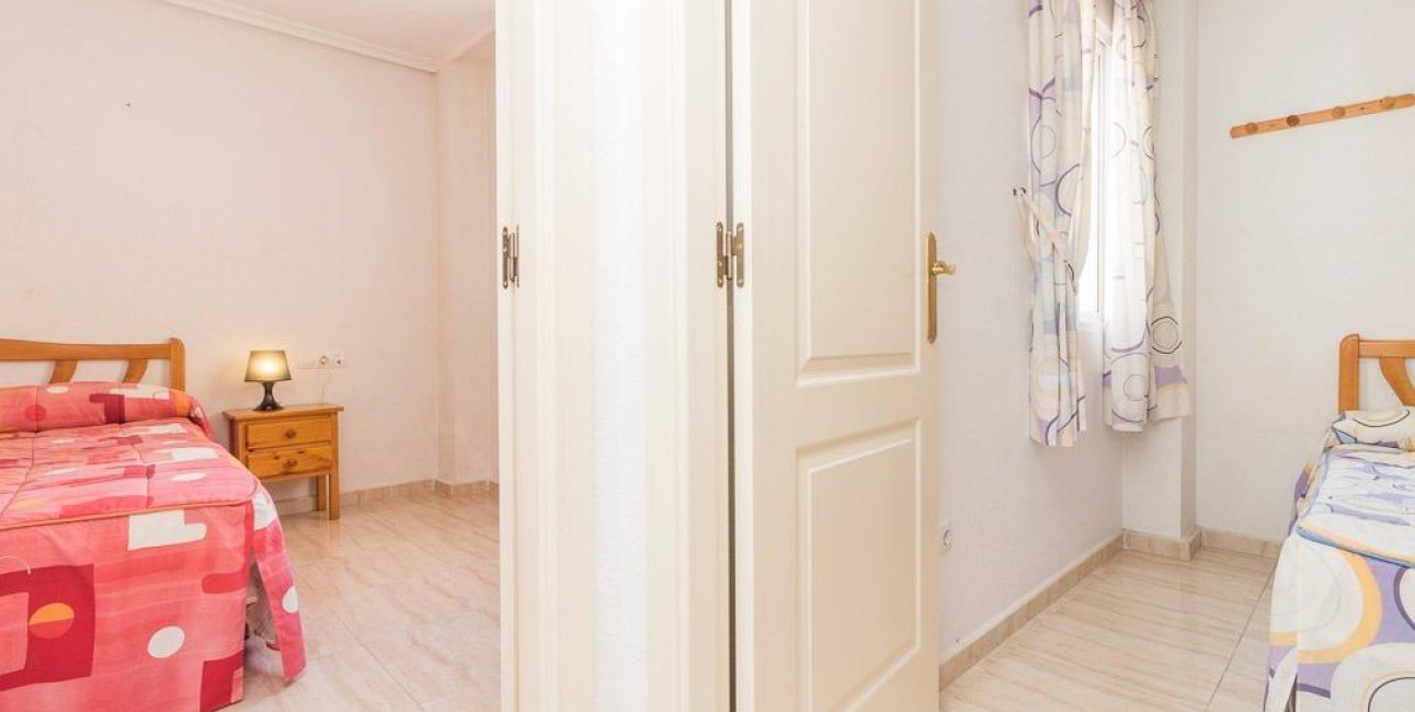 Resale - Apartment / flat -
Torrevieja - Centro