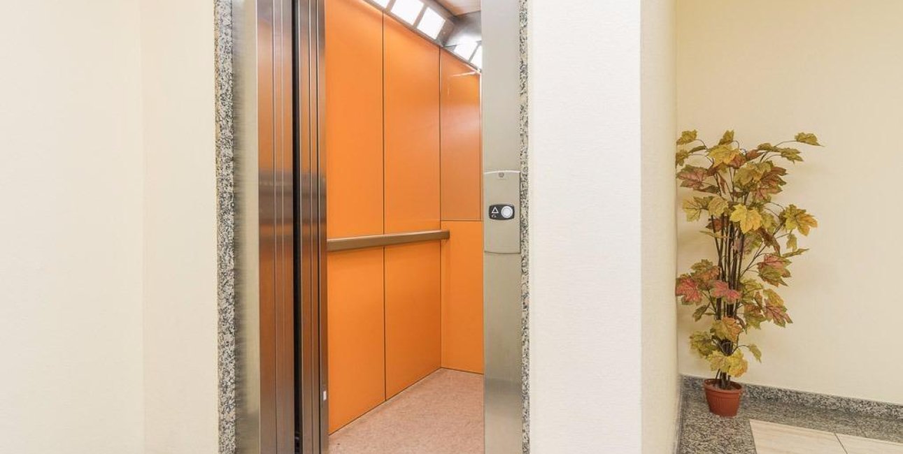 Resale - Apartment / flat -
Torrevieja - Centro