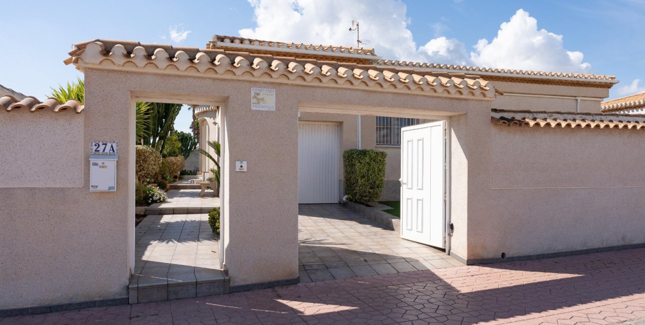 Resale - Villa -
Orihuela Costa - Playa Flamenca