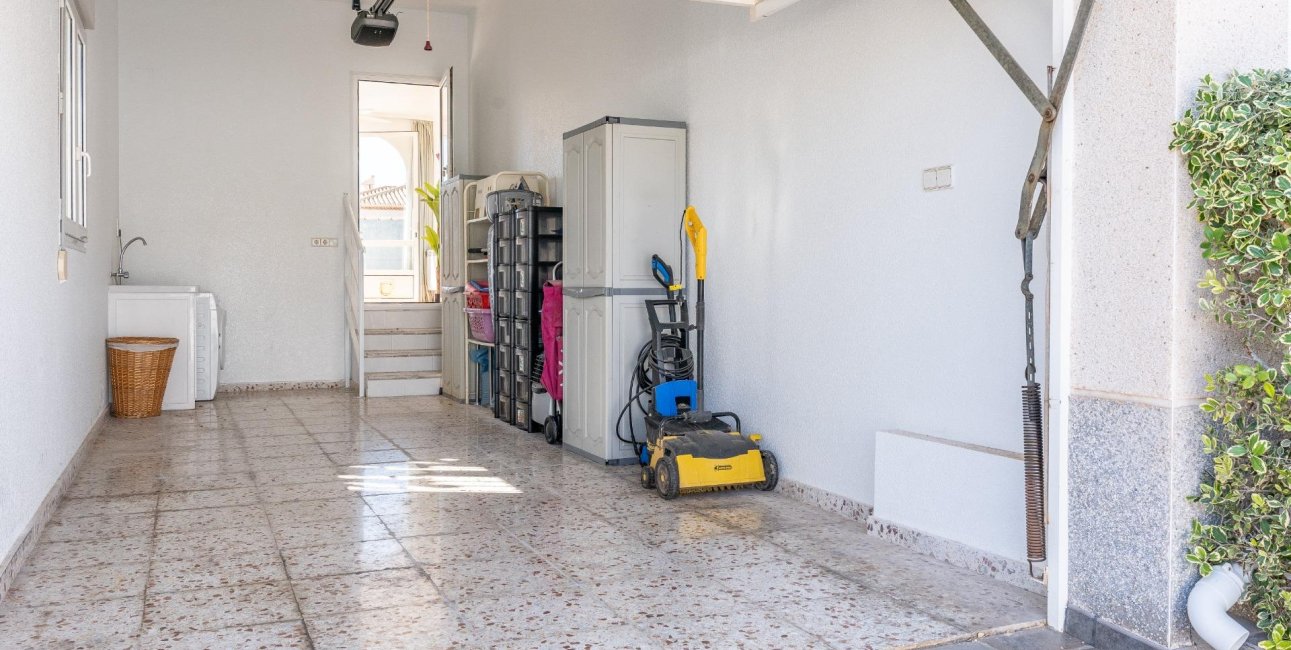 Resale - Villa -
Orihuela Costa - Playa Flamenca