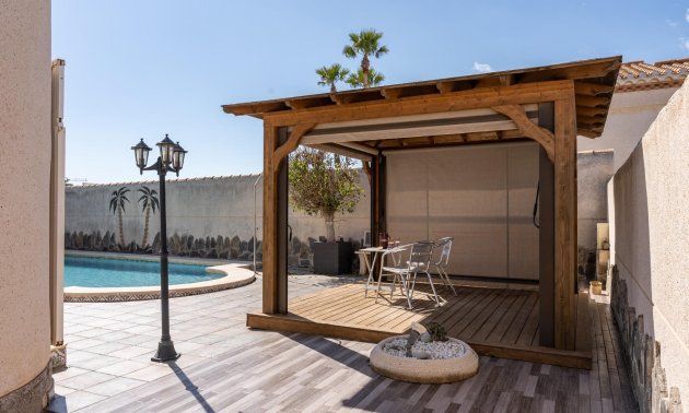 Resale - Villa -
Orihuela Costa - Playa Flamenca