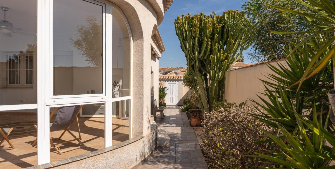 Resale - Villa -
Orihuela Costa - Playa Flamenca
