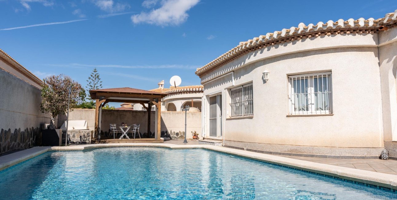 Resale - Villa -
Orihuela Costa - Playa Flamenca