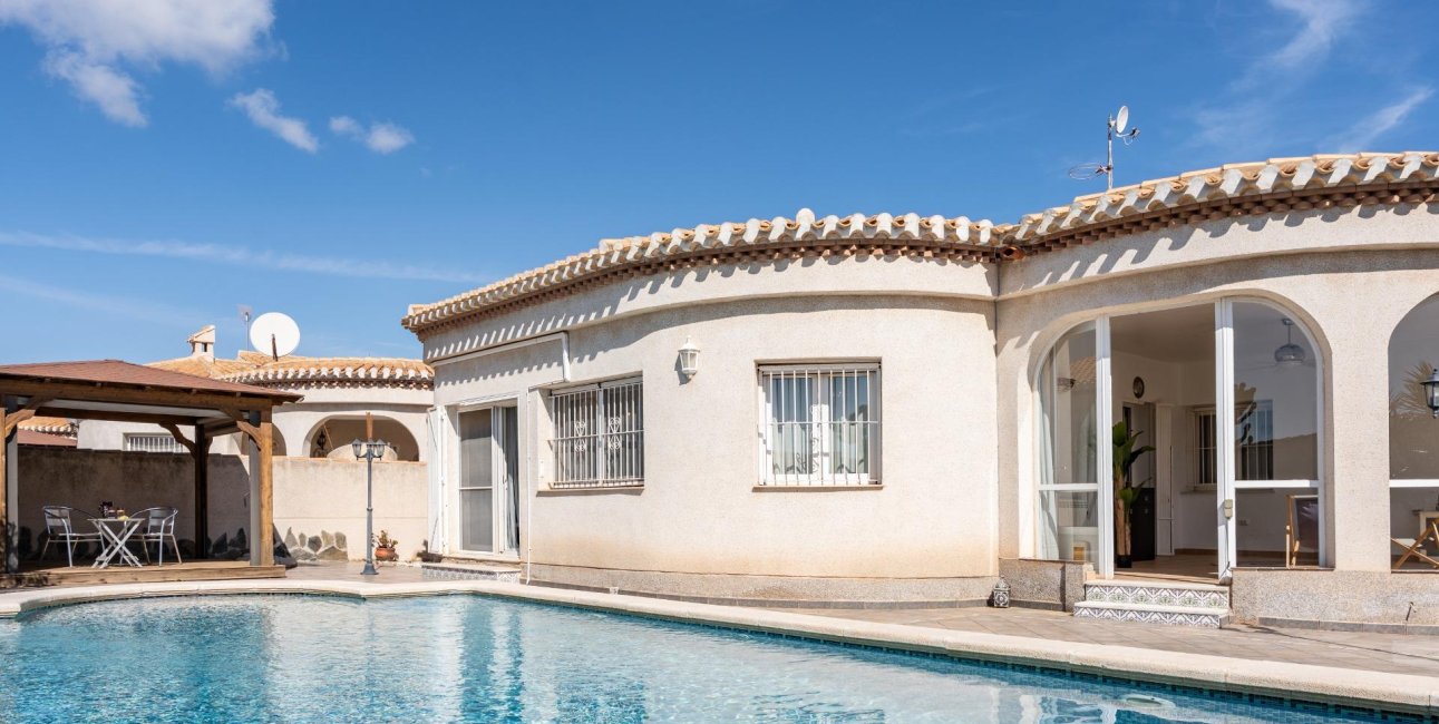 Resale - Villa -
Orihuela Costa - Playa Flamenca