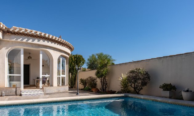 Resale - Villa -
Orihuela Costa - Playa Flamenca