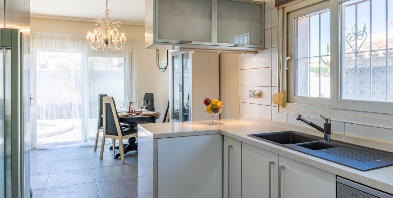 Resale - Villa -
Orihuela Costa - Playa Flamenca