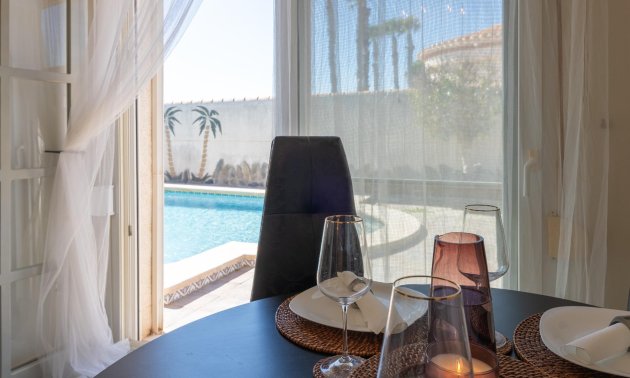 Resale - Villa -
Orihuela Costa - Playa Flamenca