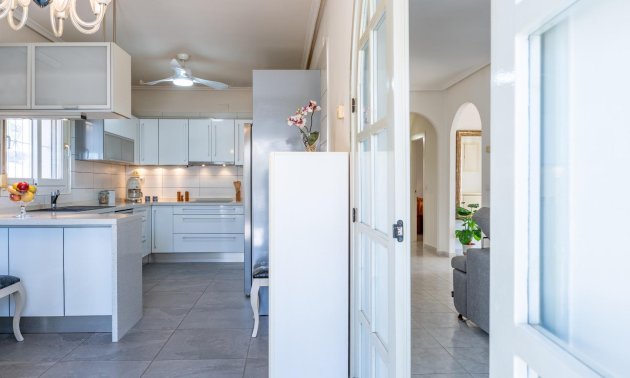 Resale - Villa -
Orihuela Costa - Playa Flamenca