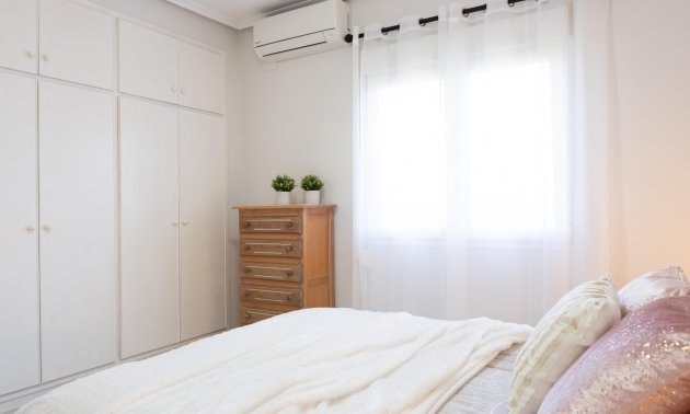 Resale - Villa -
Orihuela Costa - Playa Flamenca