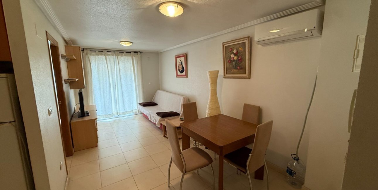 Resale - Apartment / flat -
Torrevieja - Centro