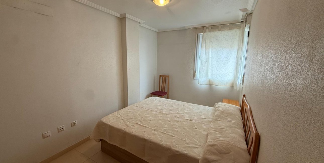 Resale - Apartment / flat -
Torrevieja - Centro