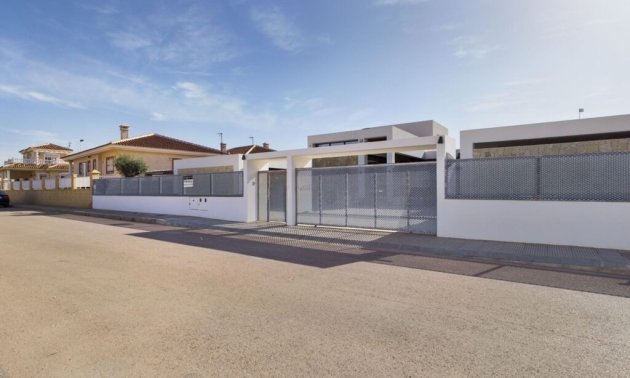 Resale - Villa -
Los Alcázares - Serena Golf