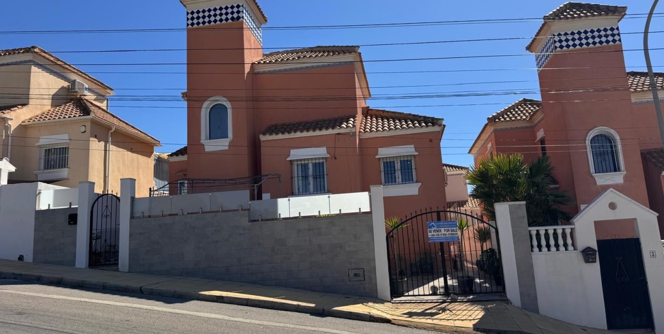 Resale - Villa -
San Miguel de Salinas - Blue Lagoon