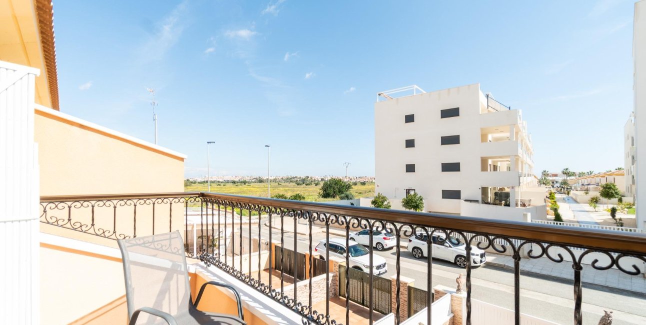 Resale - Townhouse -
Orihuela Costa - Villamartin