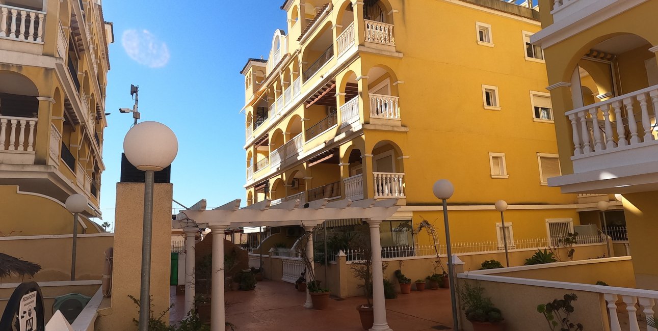 Resale - Apartment / flat -
Algorfa - Algorfa - Village