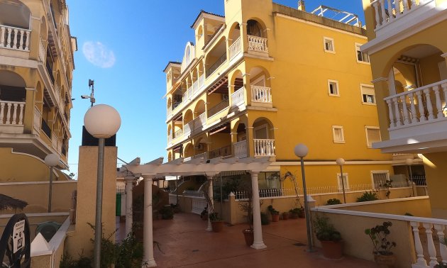 Resale - Apartment / flat -
Algorfa - Algorfa - Village