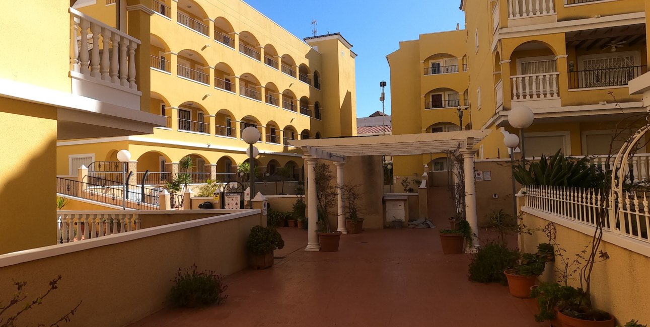 Resale - Apartment / flat -
Algorfa - Algorfa - Village