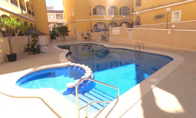 Resale - Apartment / flat -
Algorfa - Algorfa - Village