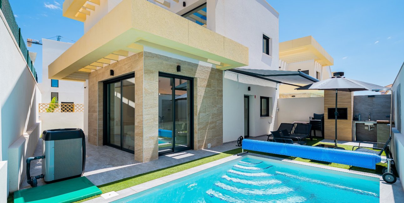 Reventa - Villa -
Los Montesinos - La Herrada