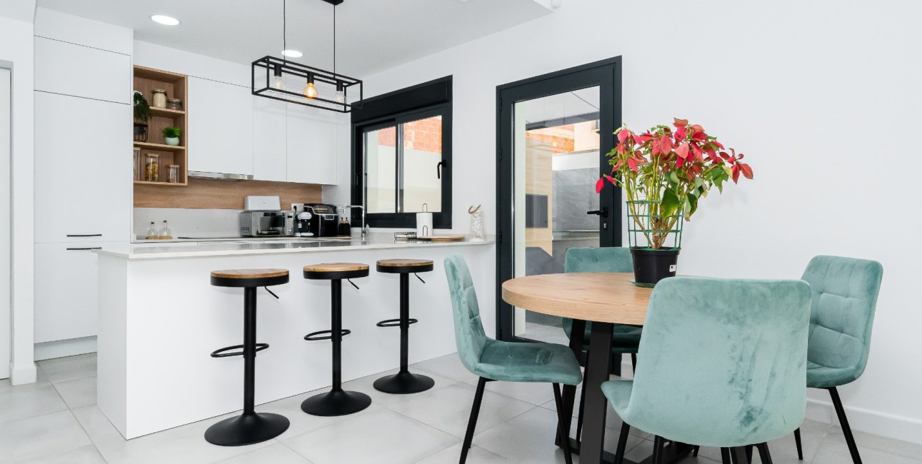 Reventa - Villa -
Los Montesinos - La Herrada