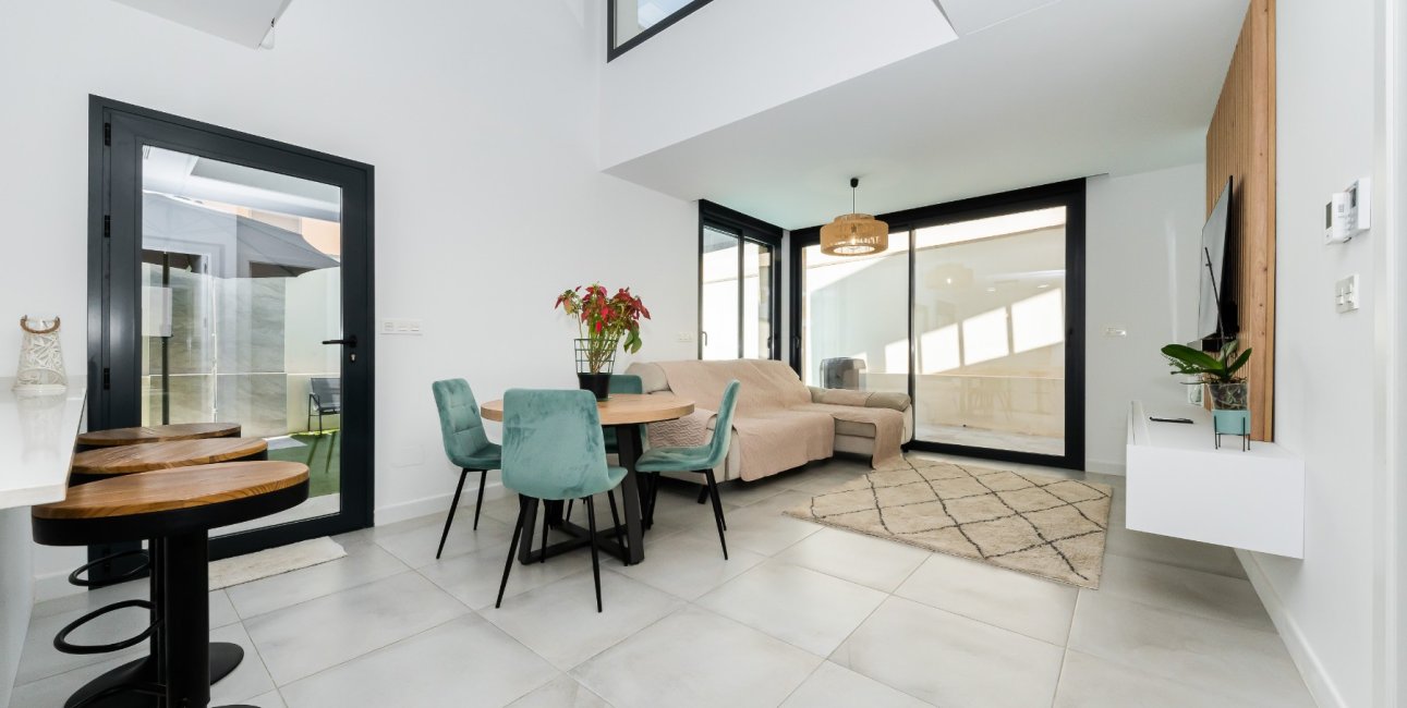 Reventa - Villa -
Los Montesinos - La Herrada