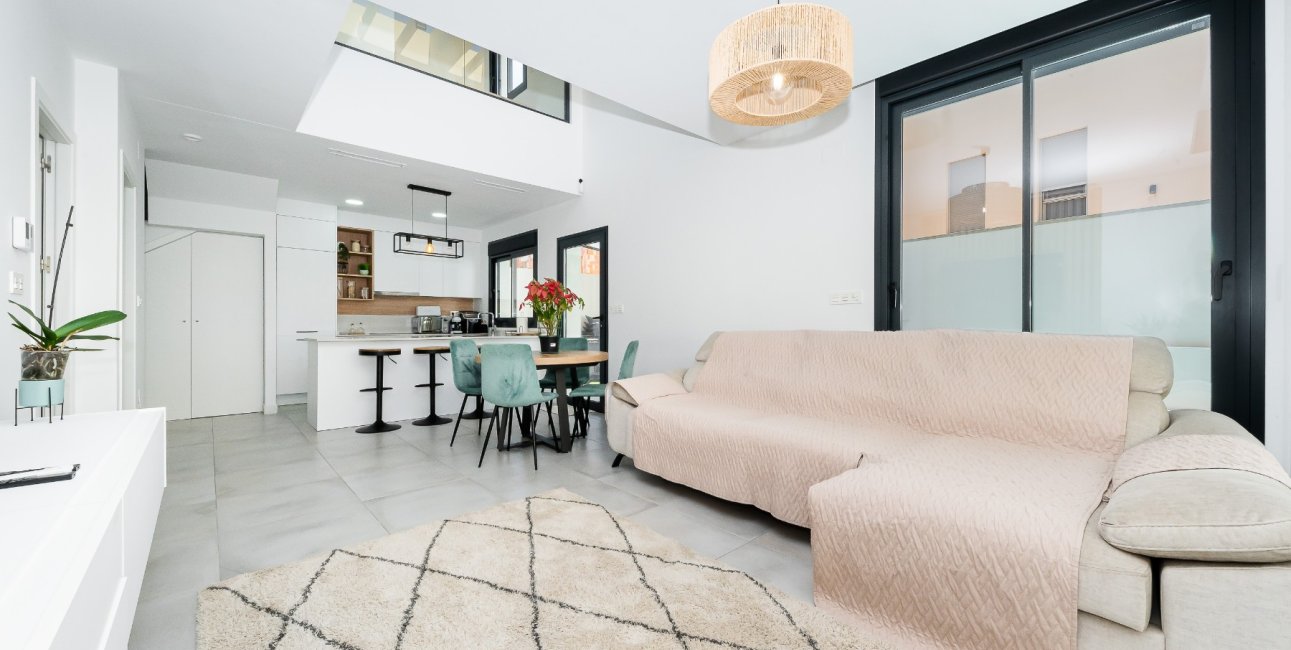 Reventa - Villa -
Los Montesinos - La Herrada